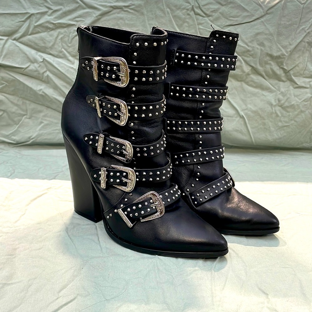 Steve Madden Comet leather boots size 9 1/2 no apparent wear
